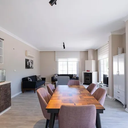 בית נופש Excellent Home With Shared Pool Surrounded By Nature In Marmaris מוגלה