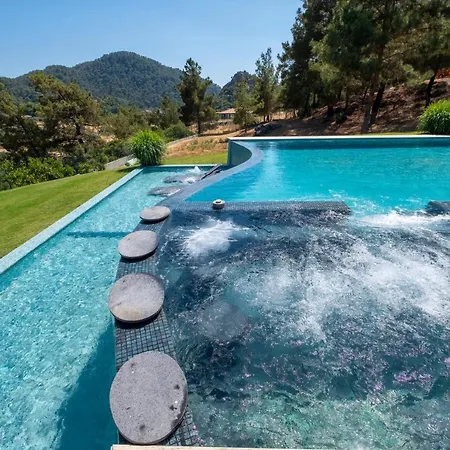 Excellent Home With Shared Pool Surrounded By Nature In Marmaris בית נופש *