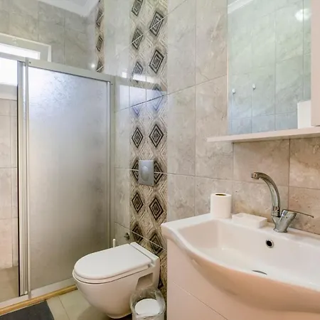 Excellent Home With Shared Pool Surrounded By Nature In Marmaris בית נופש
